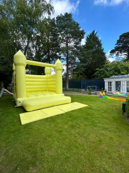 Lemon Bouncy Castle 15 x 12ft - Image 5