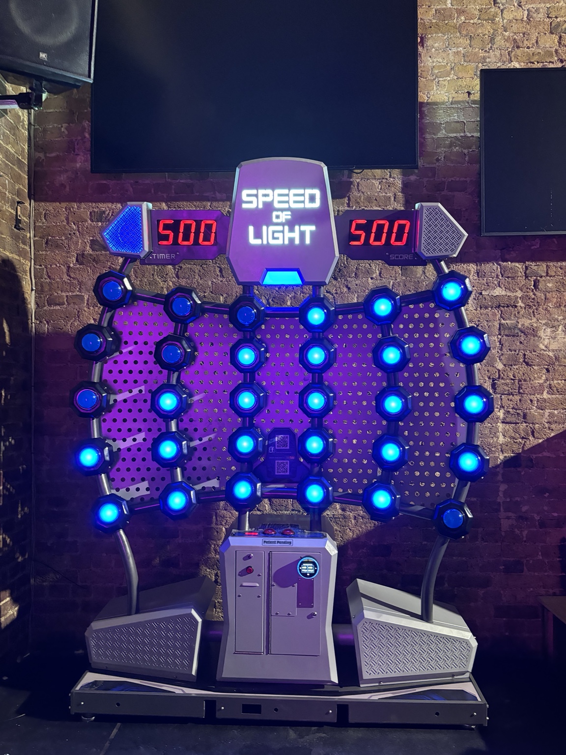 Speed of Light arcade game with a hexagonal LED frame, blue lights, central 'Speed of Light' display, and 500 on both score panels (left and right).