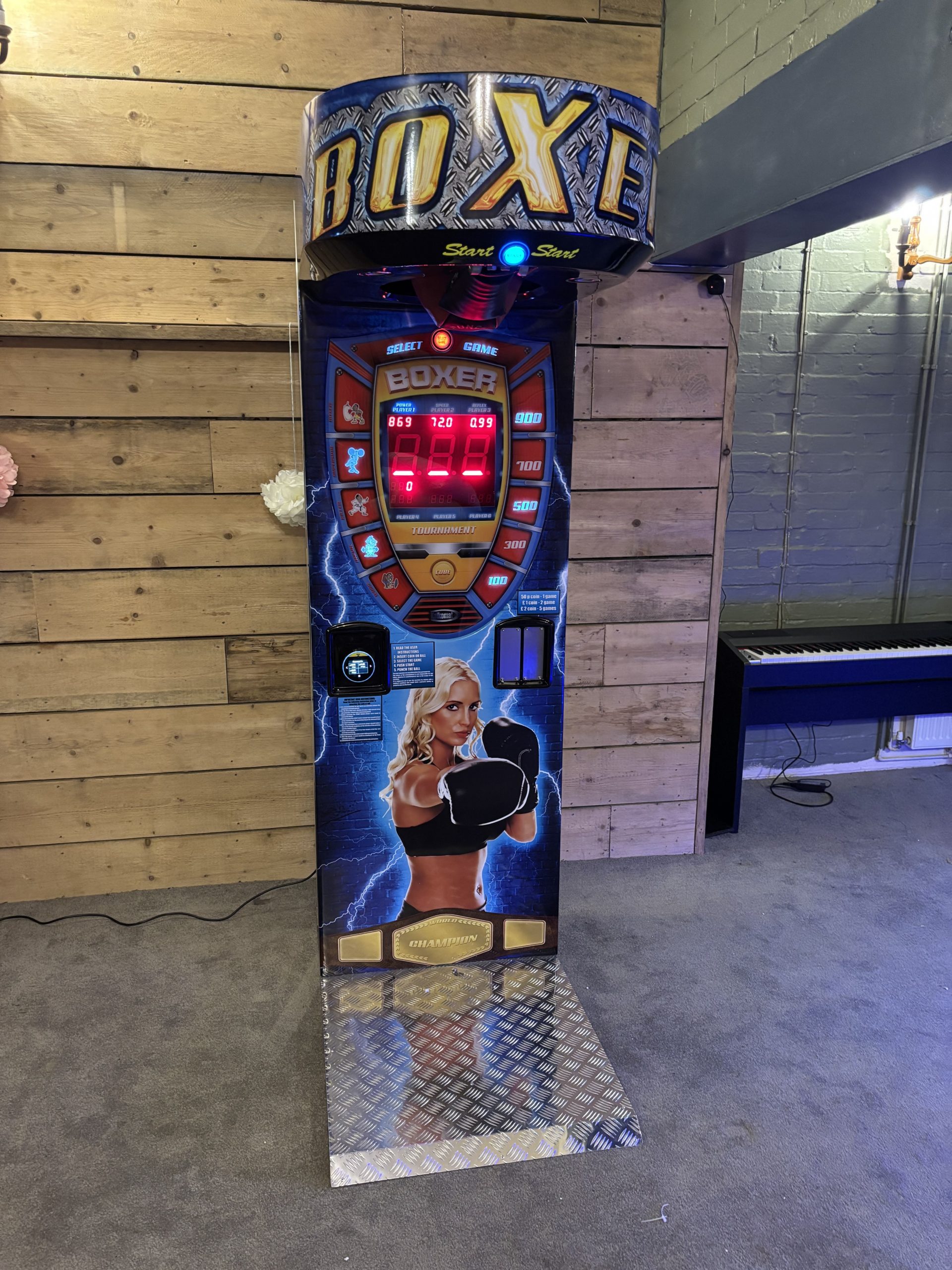 Boxer Machine Cube (Woman) for Sale - Image 2