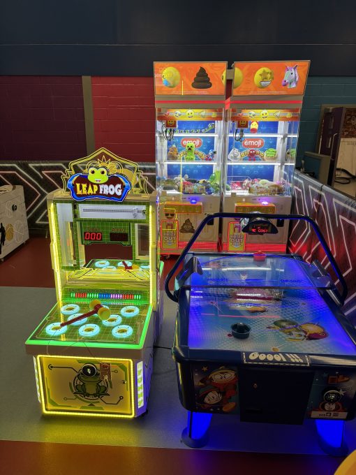 Emoji Prize Box LCD Crane Grabber Hire - Image 4