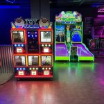 Cashless arcade game with tap to pay card and mobile payments