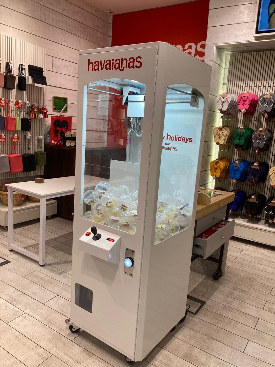 Contactless claw machine with card payment system for venues